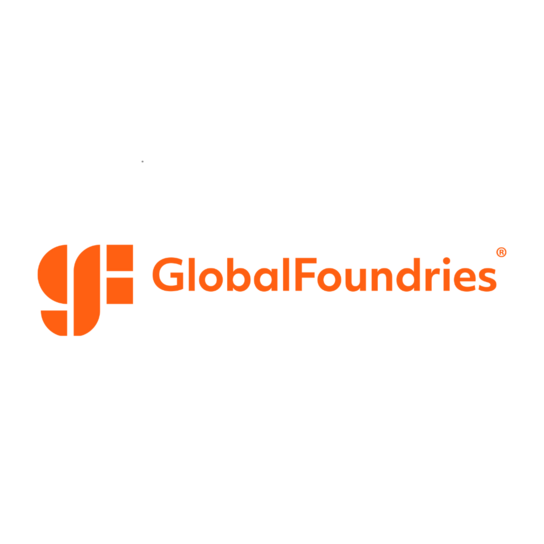 Das Logo besteht aus dem Text „GlobalFoundries“ in orangefarbener Schrift rechts neben einem abstrakten orangefarbenen Symbol aus verbundenen geometrischen Formen, die die Initialen „GF“ darstellen. Das Design steht auf einem weißen Hintergrund.